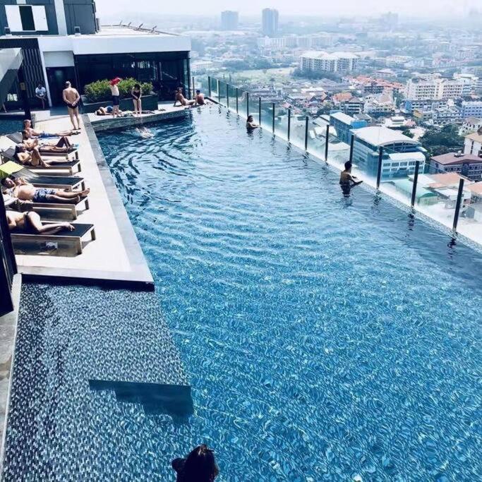 The Base Central Pattaya Sea View Condo With Infinity Pool Ngoại thất bức ảnh